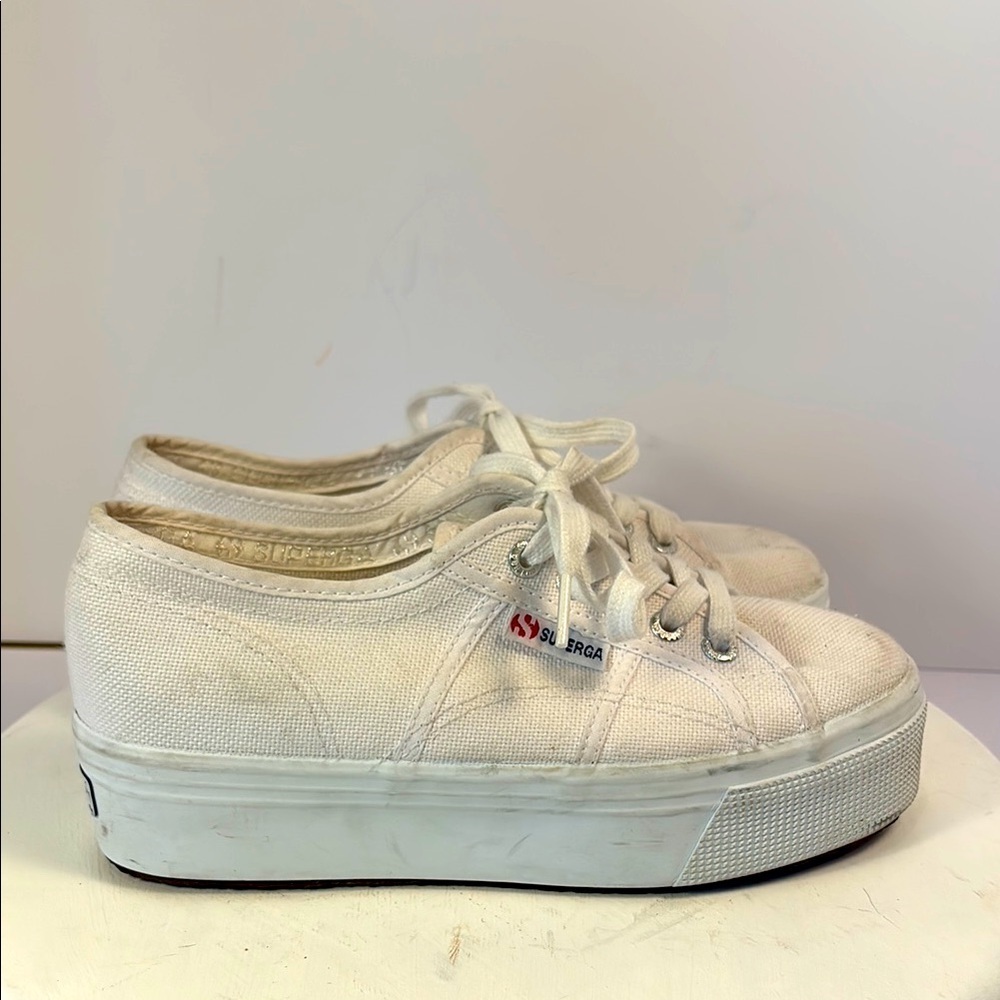 Superga Platform Sneaker Sz 5
Classic Casual Y2K